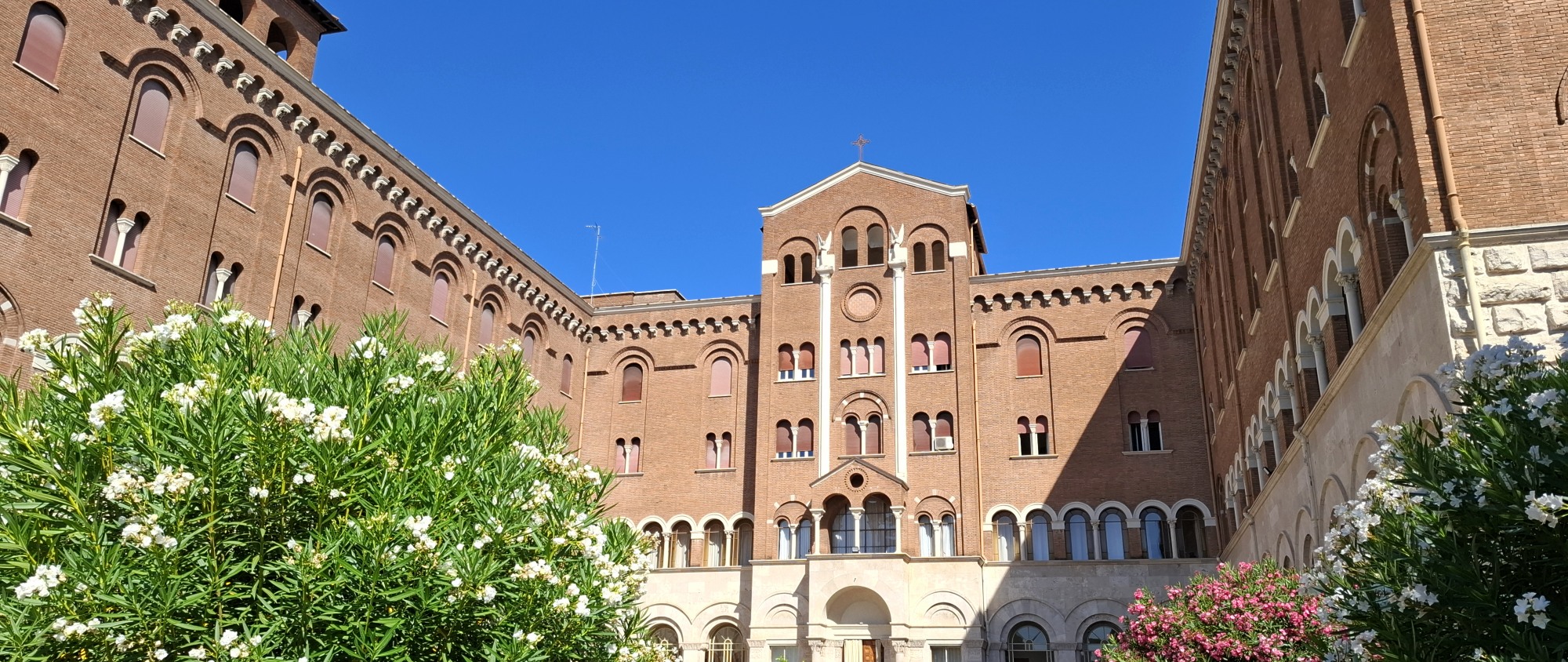 Menez une vie nouvelle&nbsp;&nbsp;&nbsp;&nbsp;&nbsp;&nbsp;&nbsp;&nbsp;&nbsp;&nbsp;&nbsp;&nbsp;&nbsp;&nbsp;&nbsp;&nbsp;&nbsp;&nbsp;<br/><sub>Ste Angèle Merici&nbsp;&nbsp;&nbsp;&nbsp;&nbsp;&nbsp;&nbsp;&nbsp;&nbsp;&nbsp;&nbsp;&nbsp;&nbsp;&nbsp;</sub>